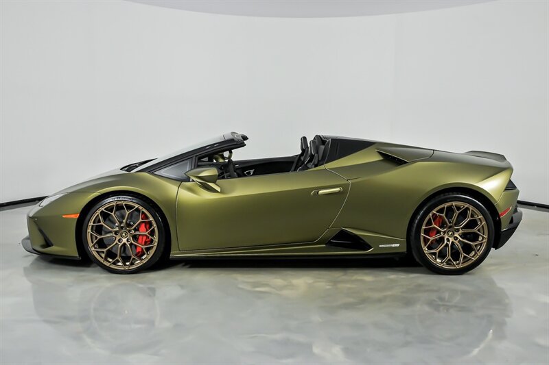Used 2022 Lamborghini Huracan EVO RWD image 8