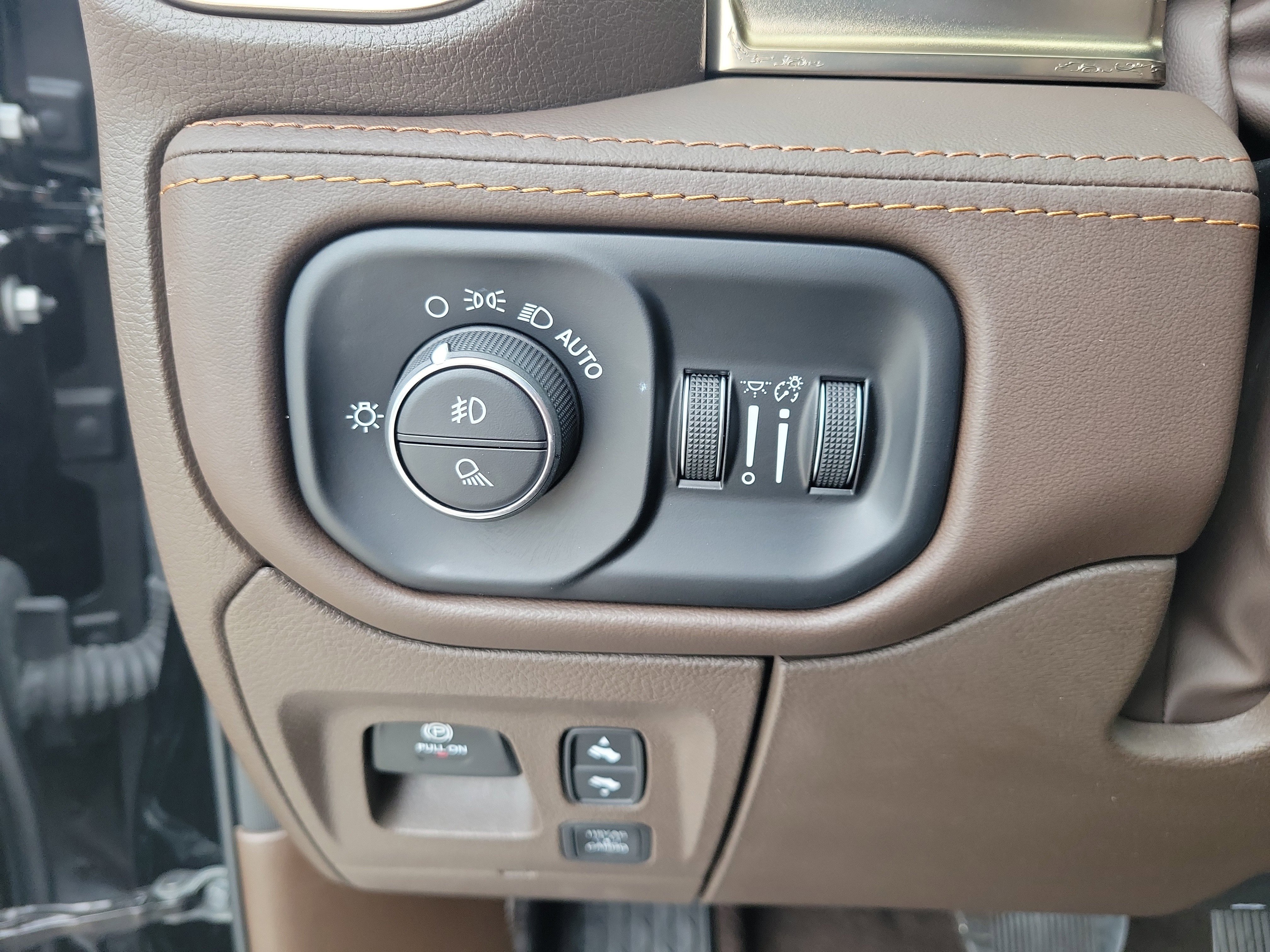 Used 2025 RAM 1500 Limited AWD/4WD image 27