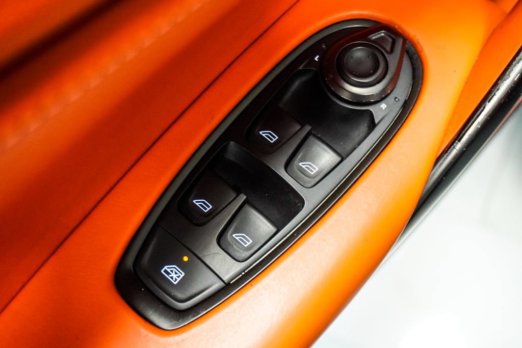 Used 2021 Aston Martin DBX AWD/4WD image 22