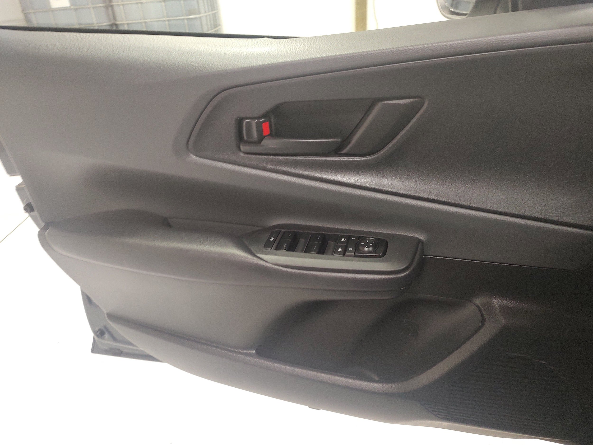 Used 2025 Toyota Prius LE FWD image 9