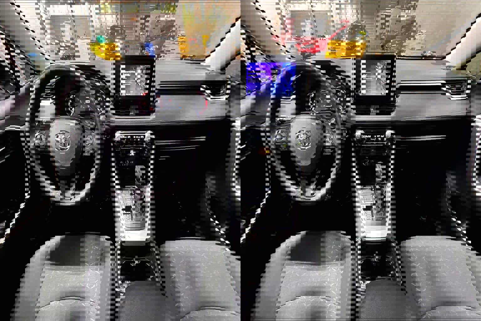 Used 2025 Toyota RAV4 XLE AWD/4WD image 16