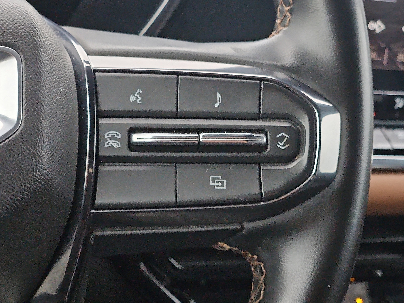 Used 2023 GMC Canyon AT4 image 22