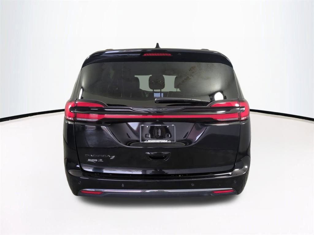 Used 2025 Chrysler Pacifica Limited image 6