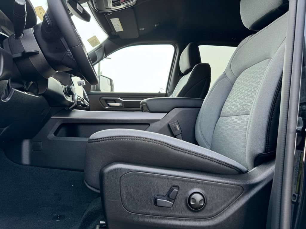 New 2026 RAM 1500 4x4 Crew Cab image 15