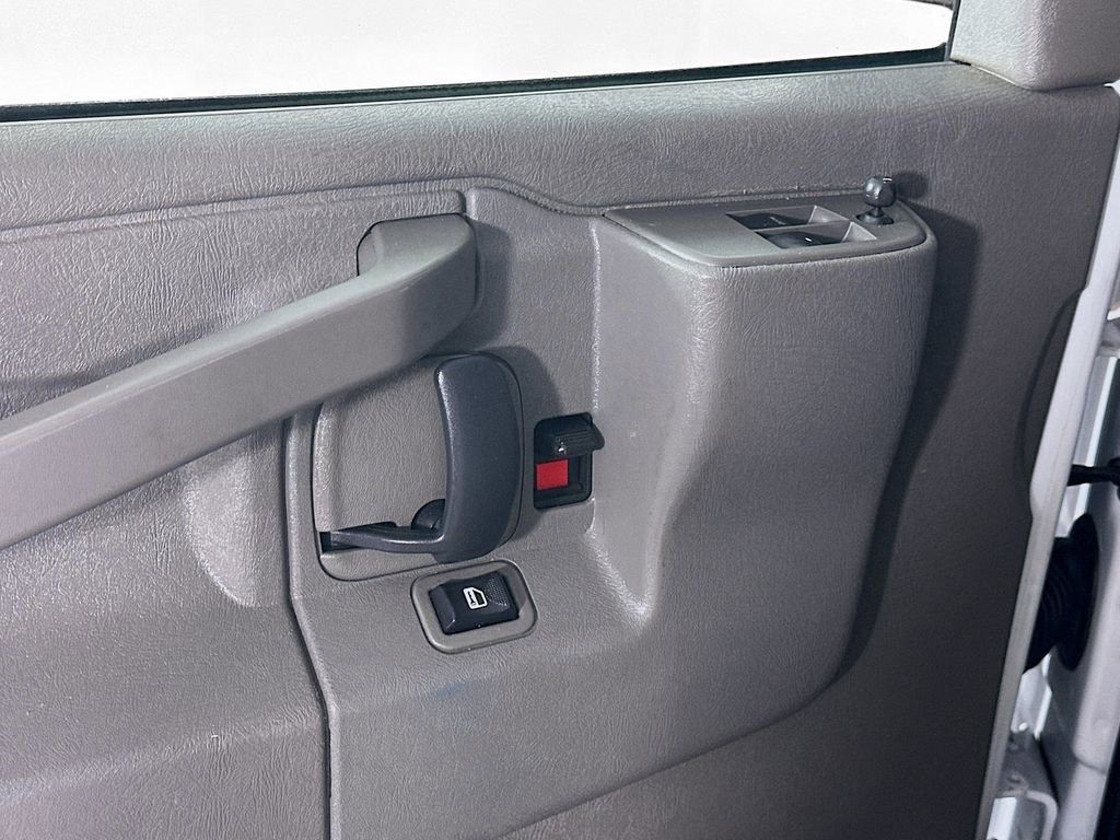 Used 2022 Chevrolet Express 2500 Extended image 23