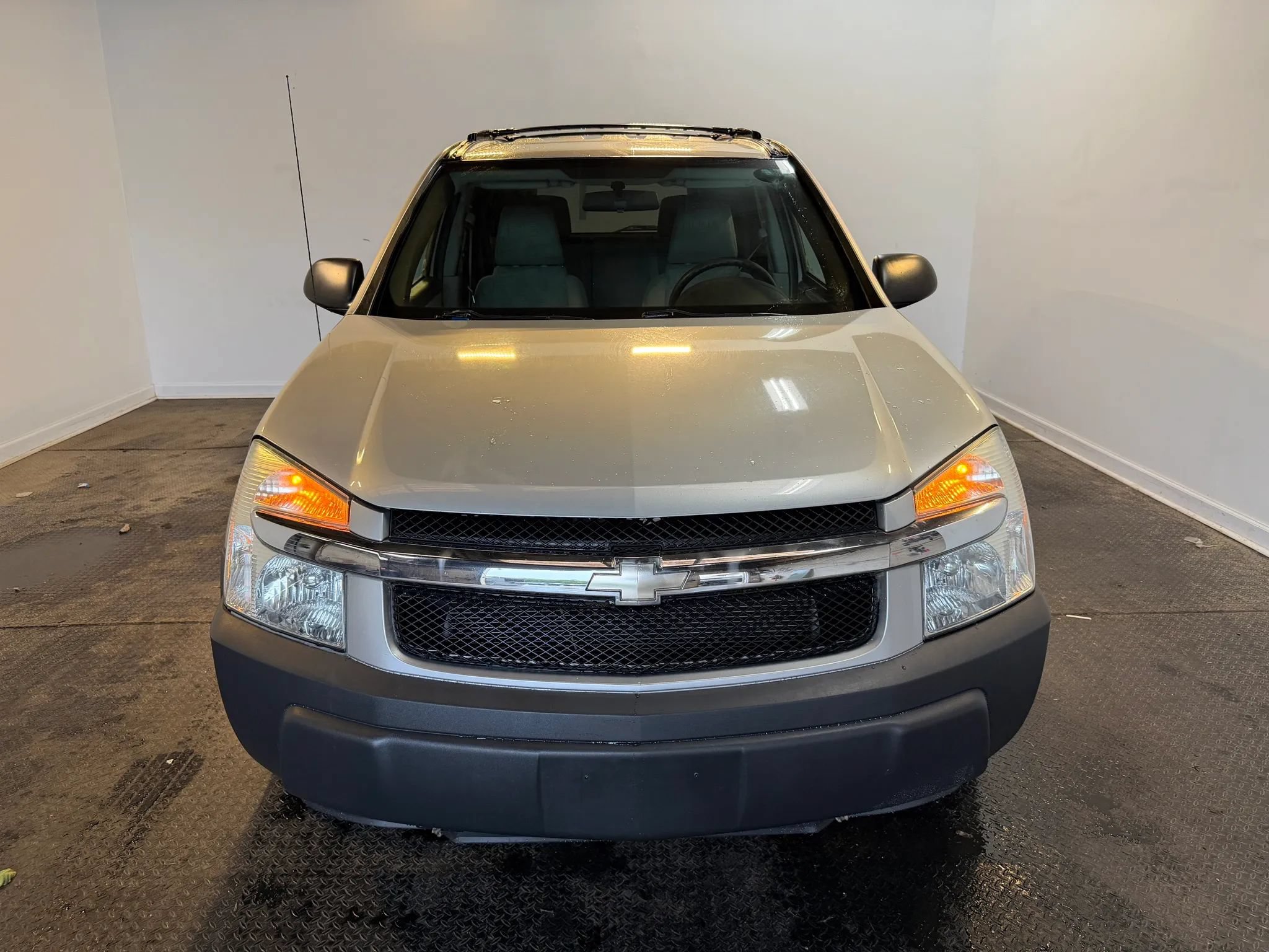 Used 2005 Chevrolet Equinox LS w/ Preferred Equipment Group AWD/4WD image 3