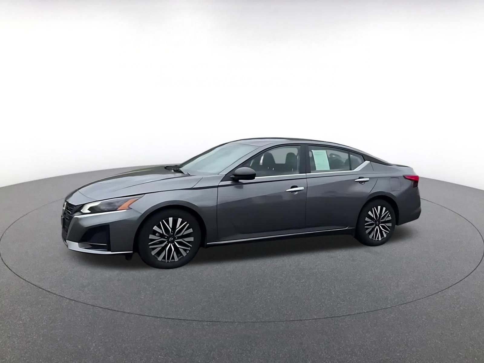 Used 2025 Nissan Altima 2.5 SV FWD image 8