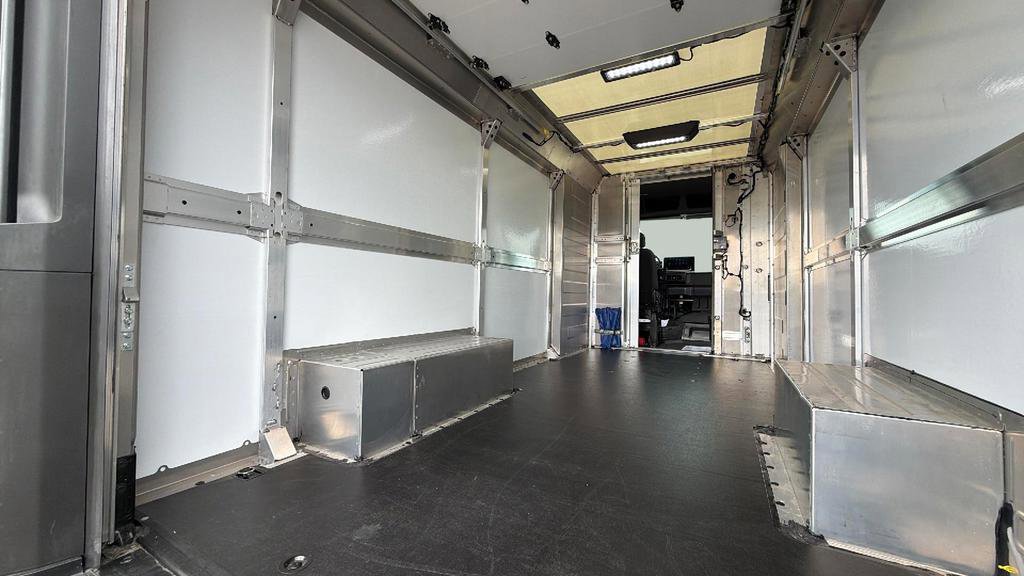 Used 2024 Chevrolet Brightdrop 600 w/ Commercial Equipment Package AWD/4WD image 29