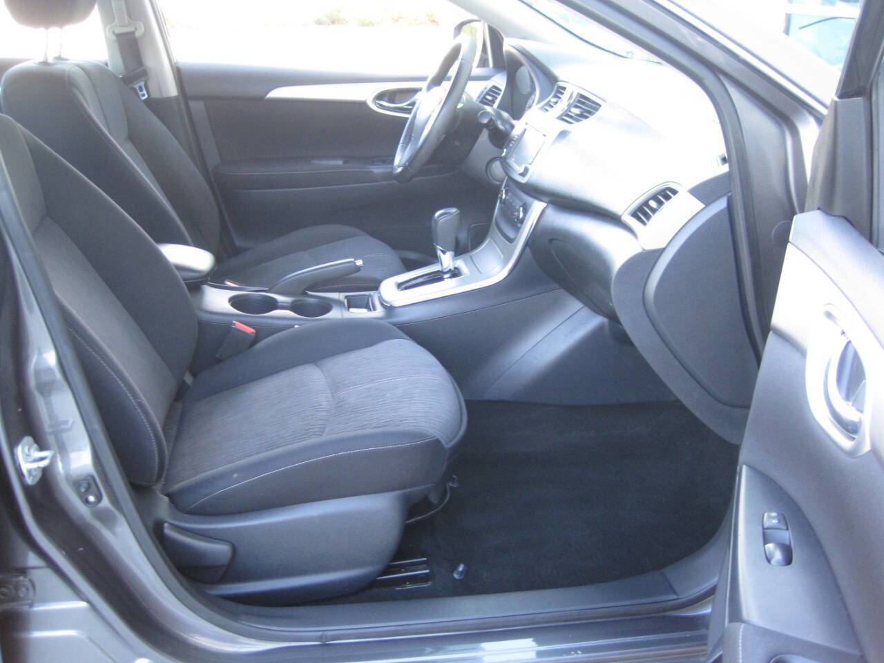 Used 2015 Nissan Sentra SV w/ Navigation Package image 23