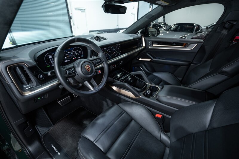 Used 2024 Porsche Cayenne Turbo GT AWD/4WD image 18