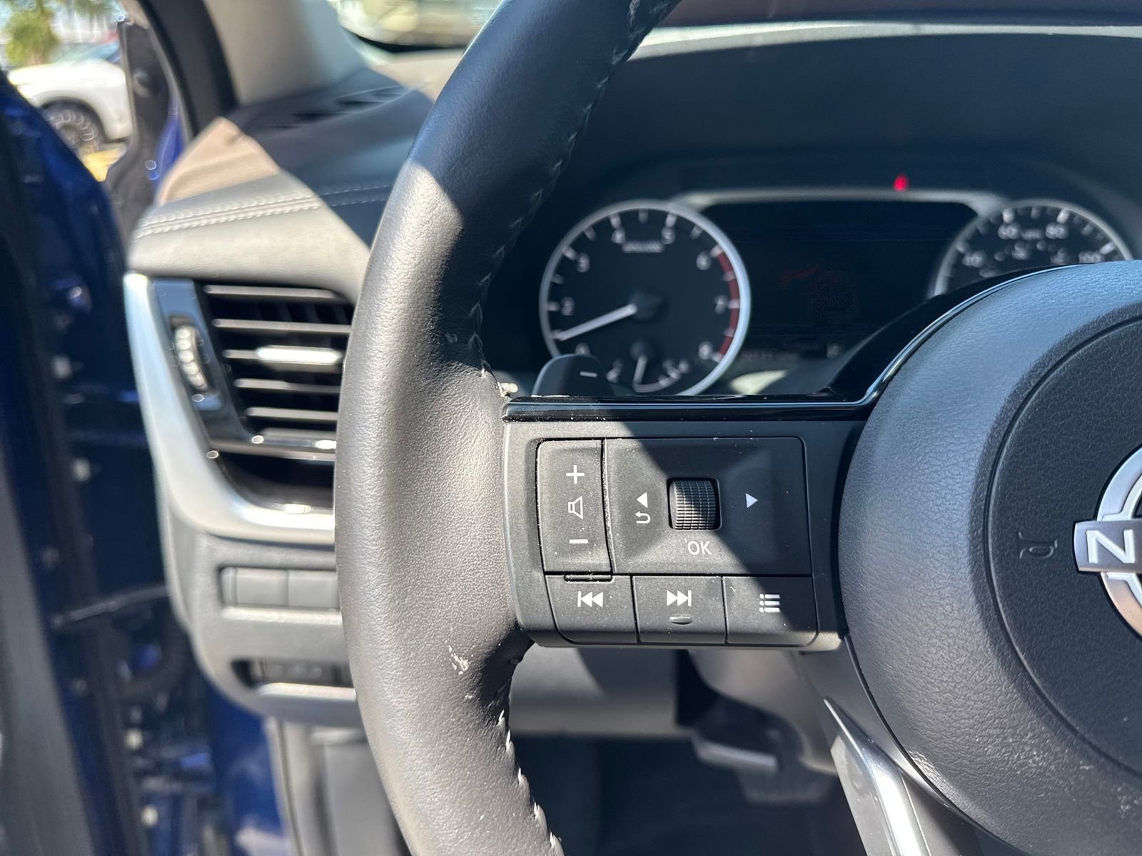 Certified 2023 Nissan Rogue SL w/ SL Premium Package FWD image 16