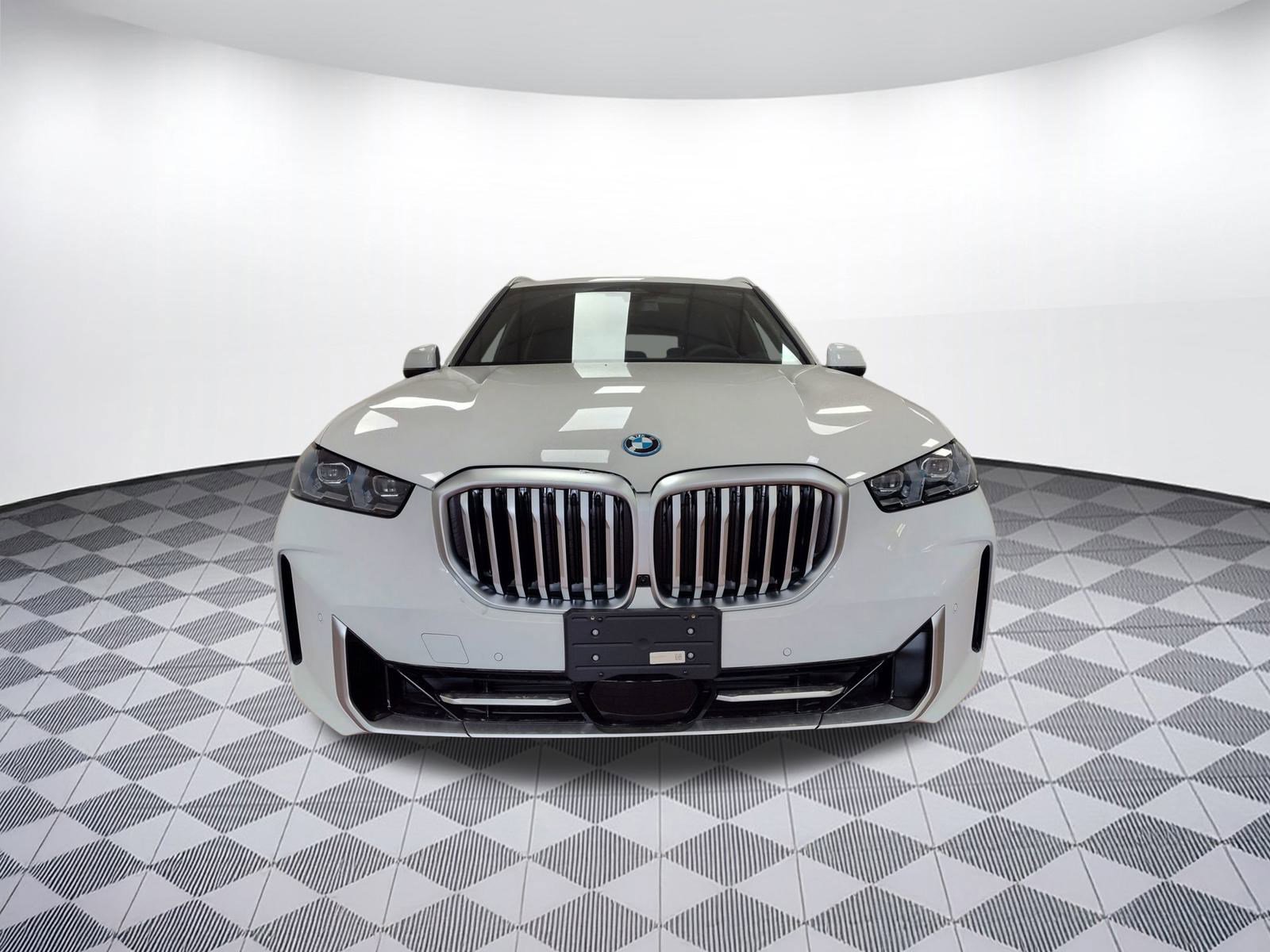 New 2026 BMW X5 xDrive50e w/ Climate Comfort Package image 5