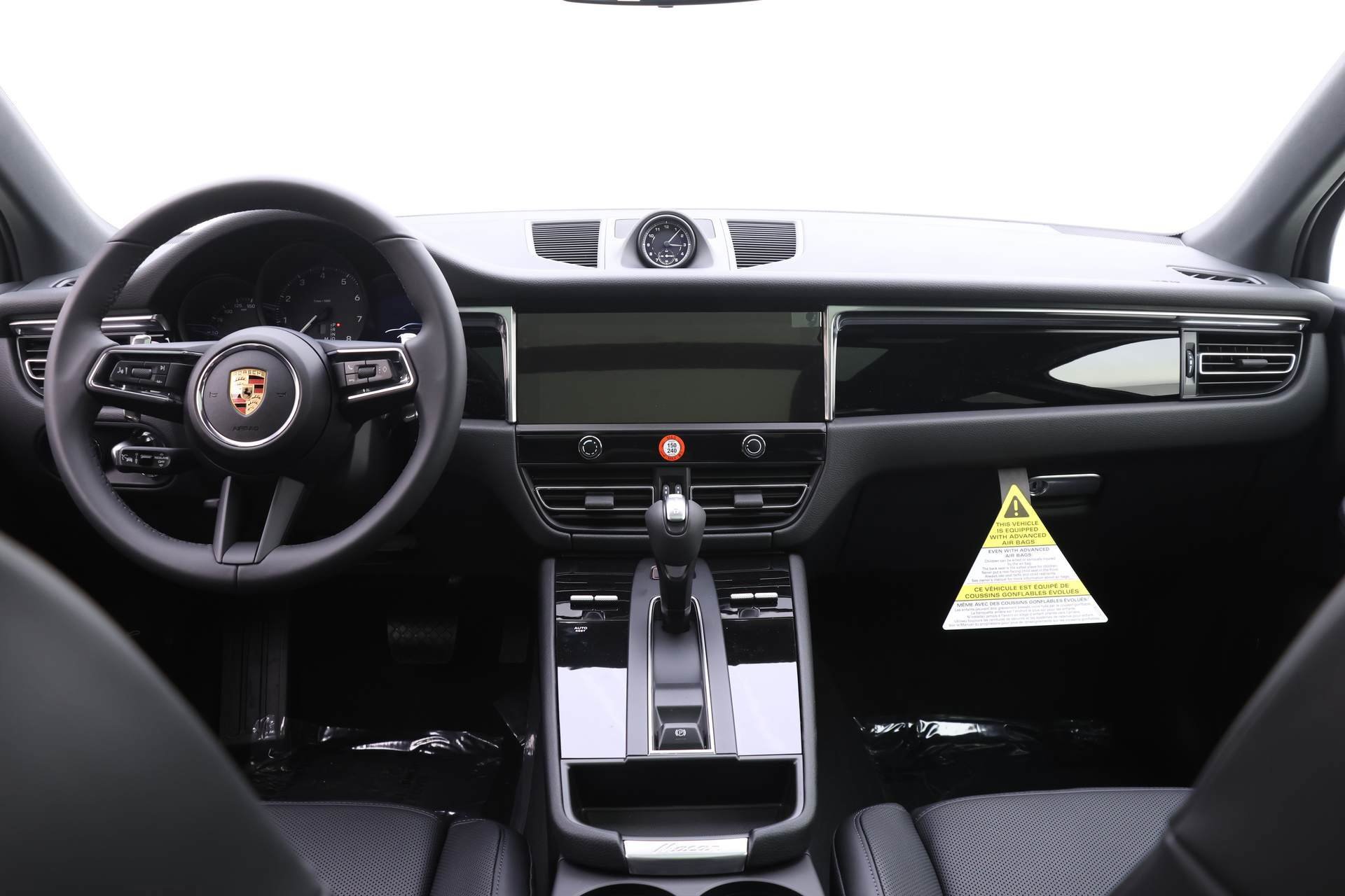 Used 2025 Porsche Macan image 16