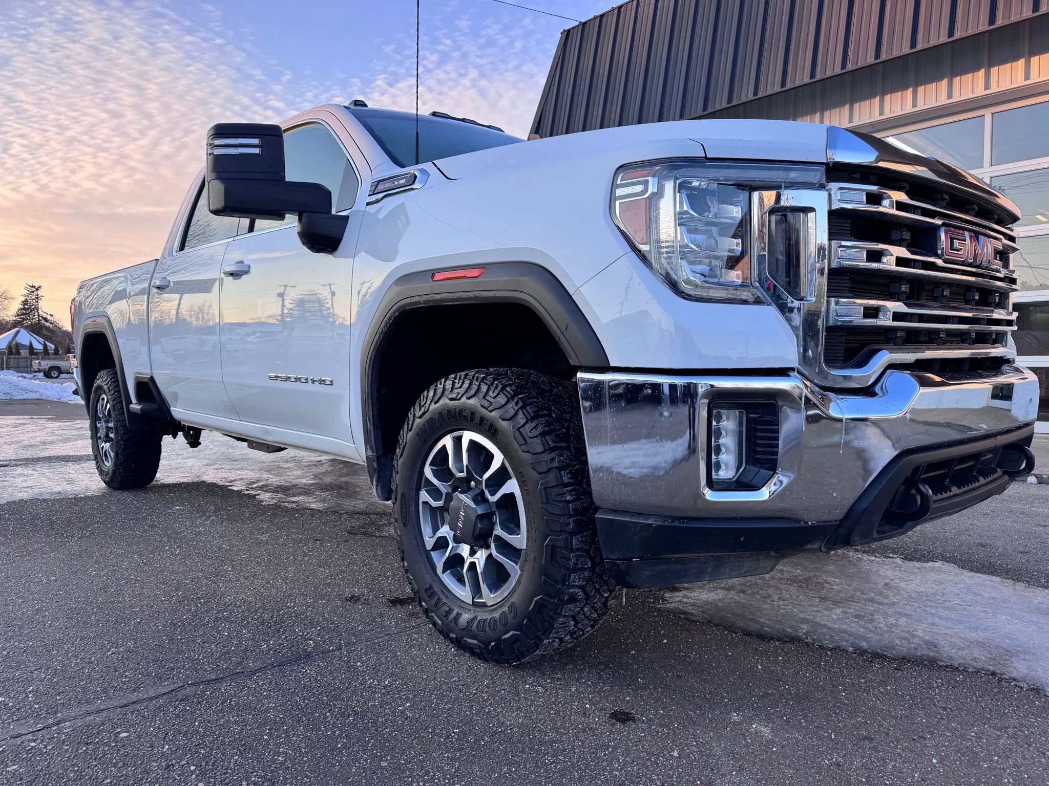 Used 2022 GMC Sierra 2500 SLE w/ SLE Convenience Package image 2
