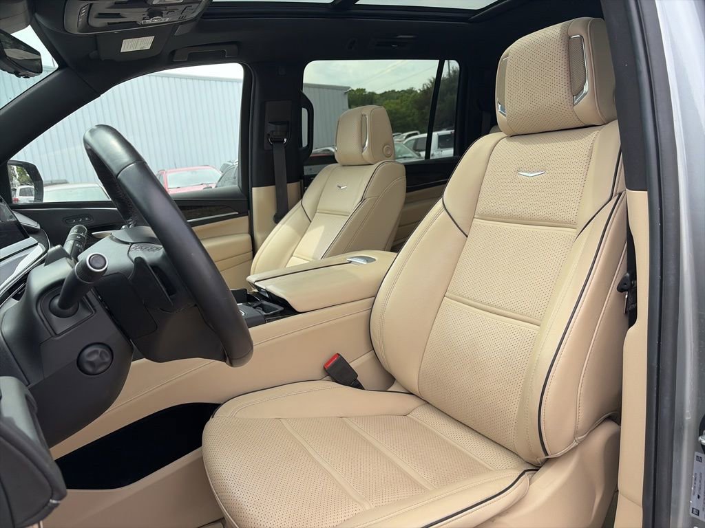 Used 2024 Cadillac Escalade ESV Premium Luxury w/ Performance Package image 13