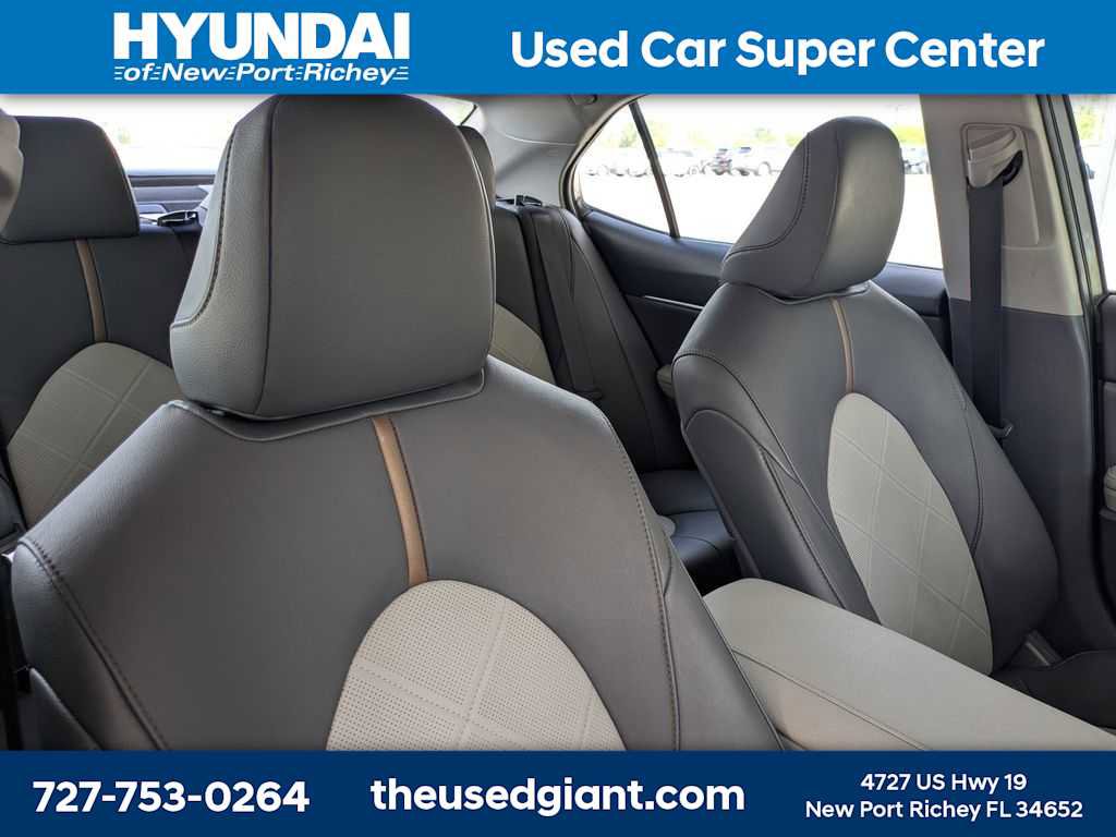 Used 2019 Toyota Camry XLE FWD image 6