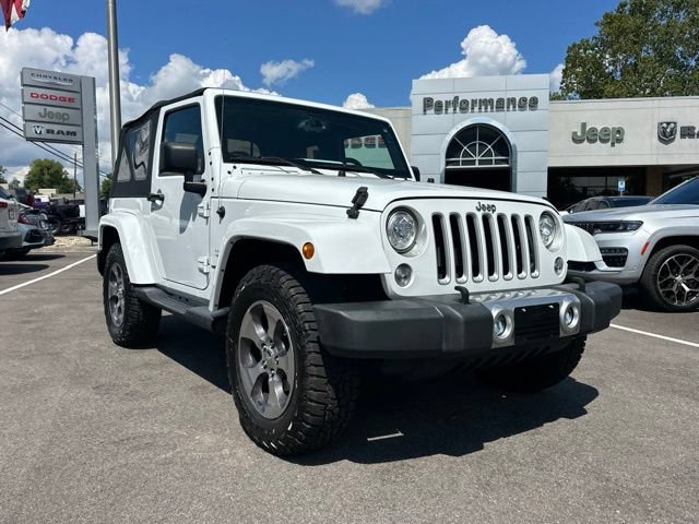 Used 2017 Jeep Wrangler Sahara w/ Connectivity Group AWD/4WD image 18