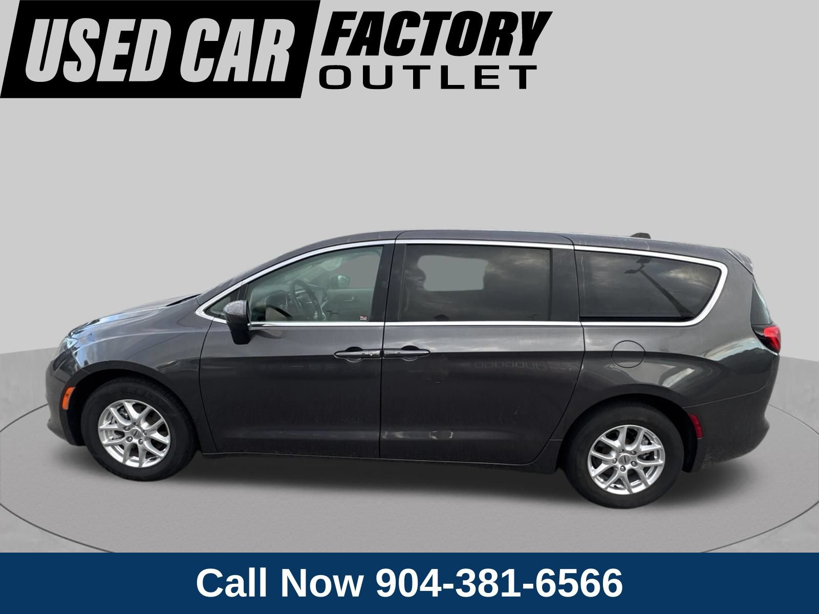 Used 2022 Chrysler Voyager LX FWD image 5