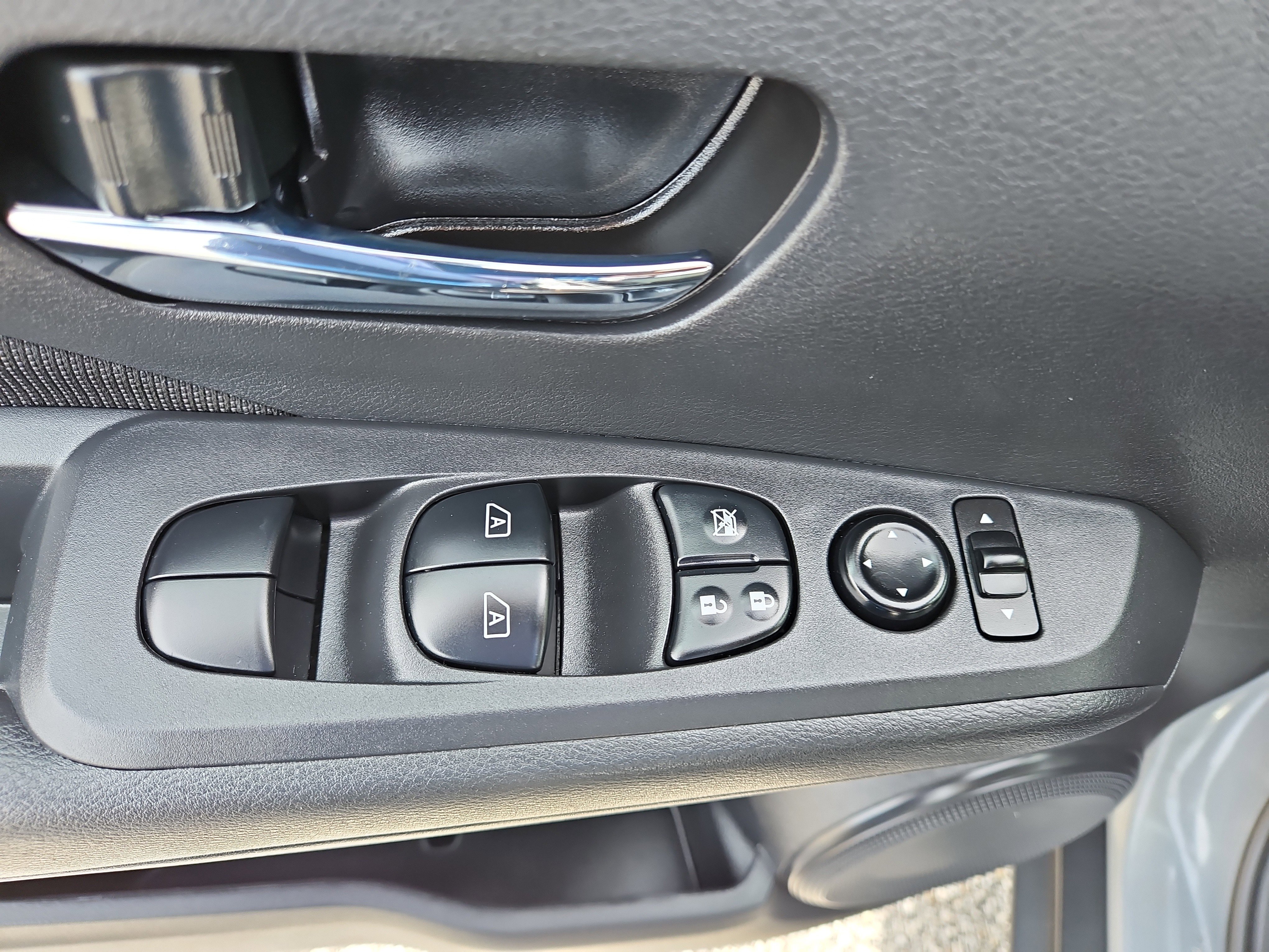 Used 2022 Nissan Kicks SV FWD image 14