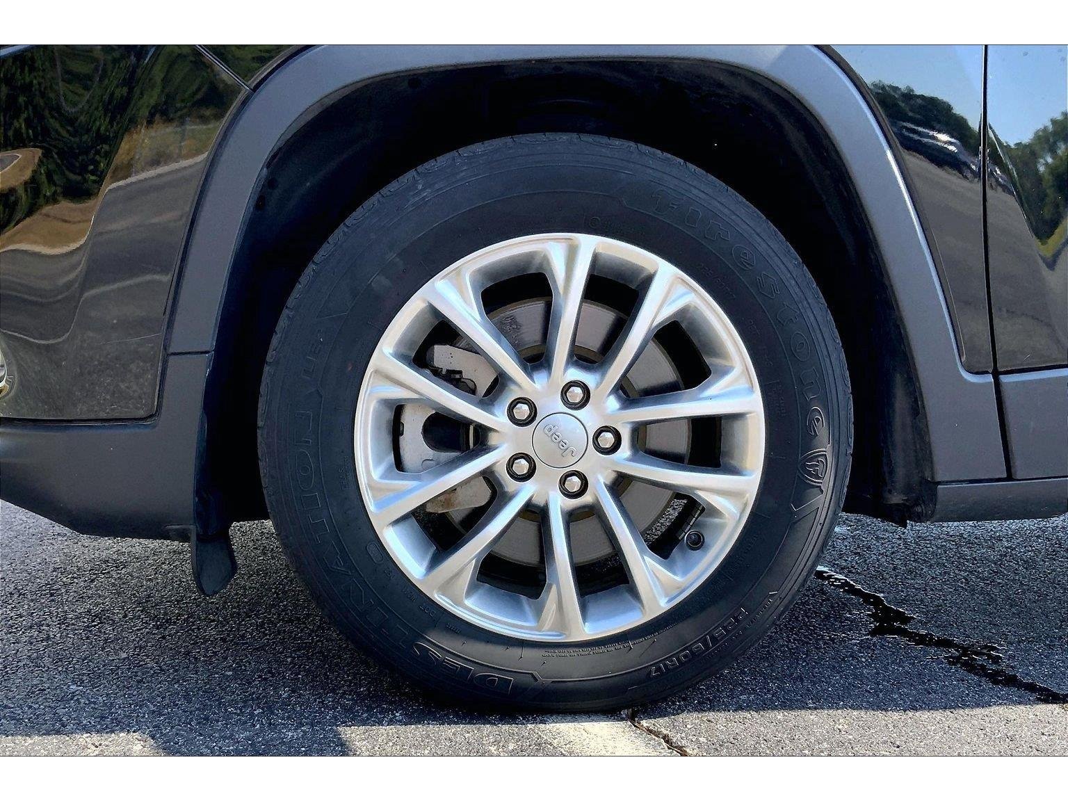 Used 2022 Jeep Cherokee Latitude Lux w/ Sun & Sound Group FWD image 9