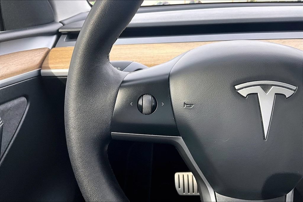 Used 2023 Tesla Model Y Performance AWD/4WD image 17