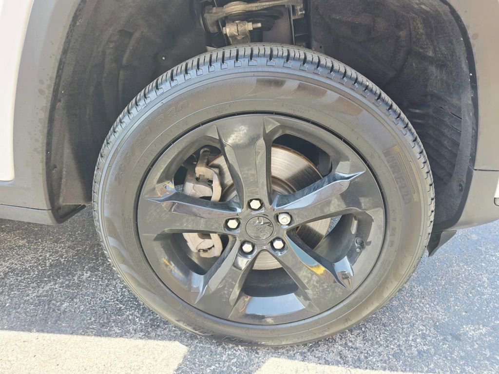 Used 2025 Jeep Grand Cherokee L Limited w/ Luxury Tech Group II image 19