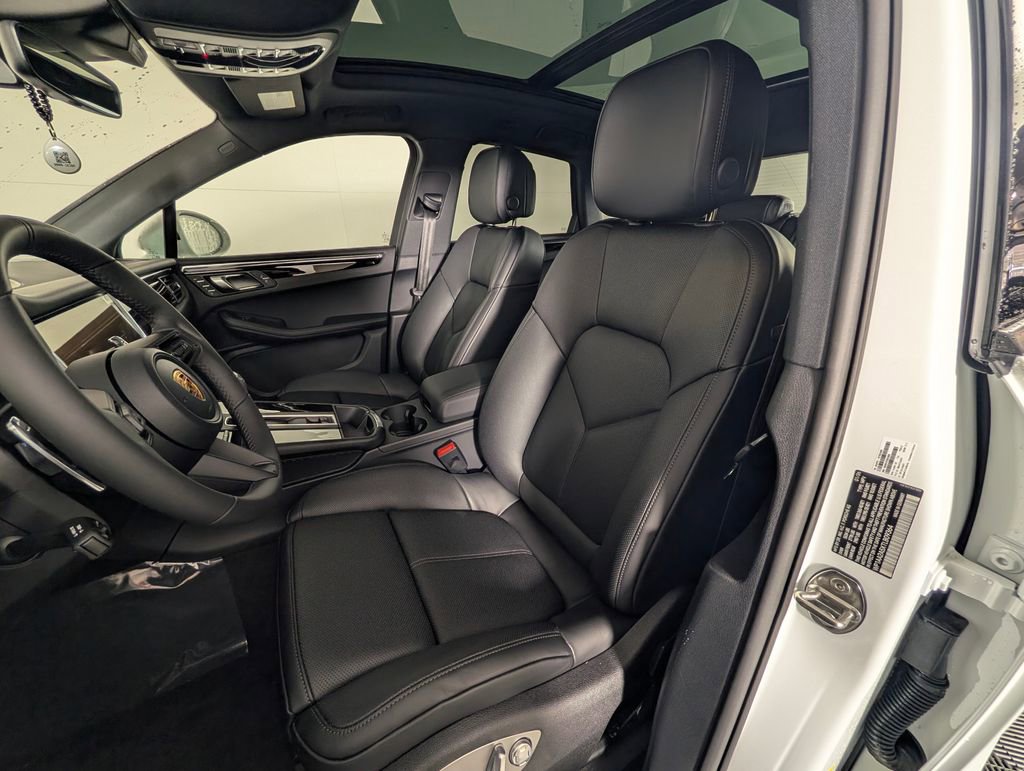 New 2026 Porsche Macan image 5