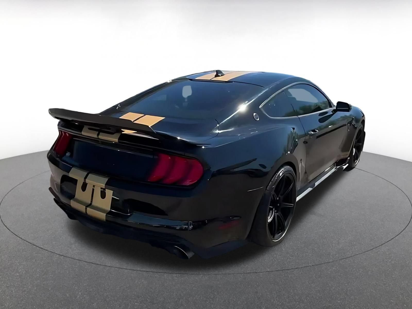 Used 2022 Ford Mustang Shelby GT500 w/ Technology Package RWD image 13
