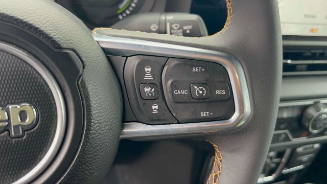 Used 2024 Jeep Wrangler Unlimited Sahara AWD/4WD image 27
