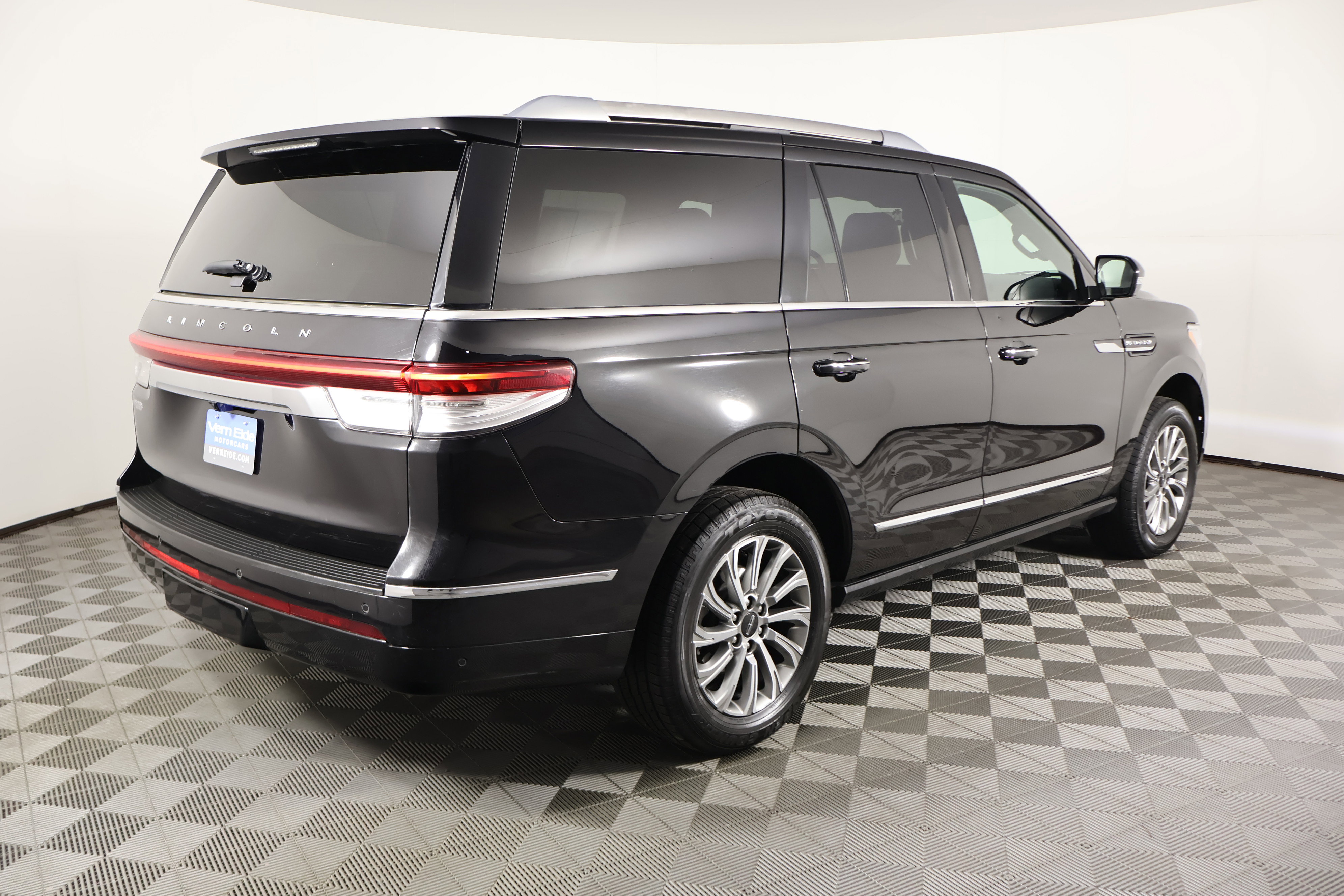 Used 2024 Lincoln Navigator Premiere image 6