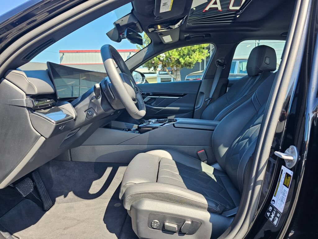 Used 2026 BMW 530i xDrive w/ Premium Package AWD/4WD image 24