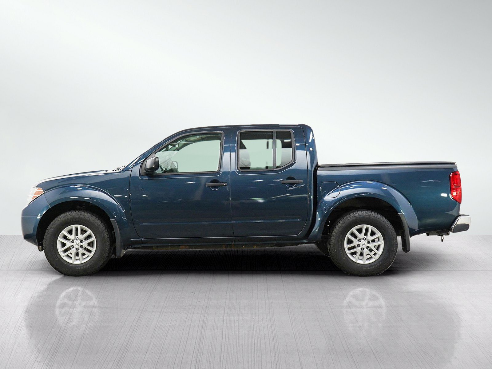Used 2016 Nissan Frontier SV AWD/4WD image 2
