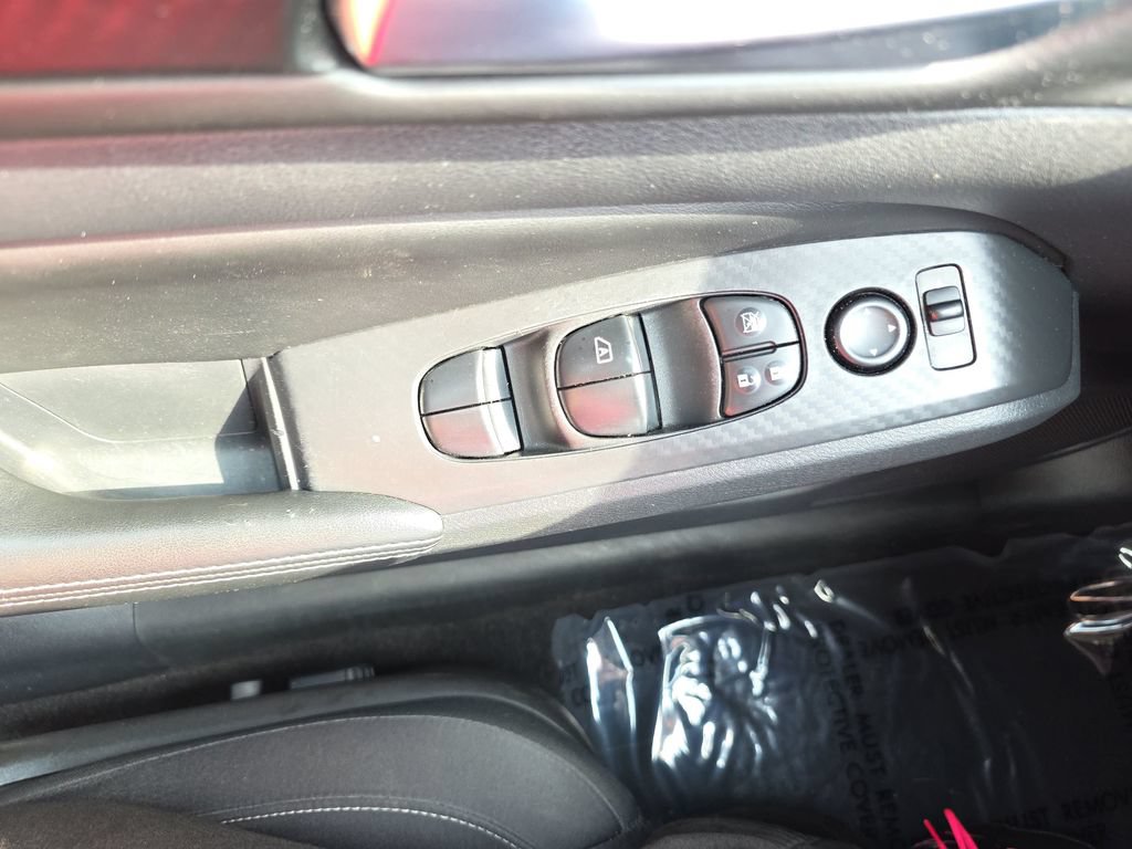 Used 2025 Nissan Altima 2.5 SV FWD image 26