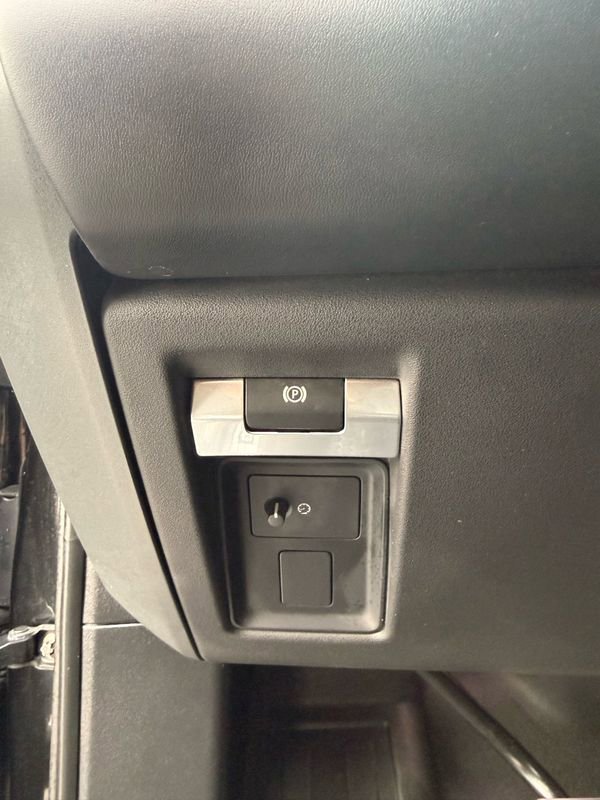 Used 2020 Land Rover Defender 110 X image 18