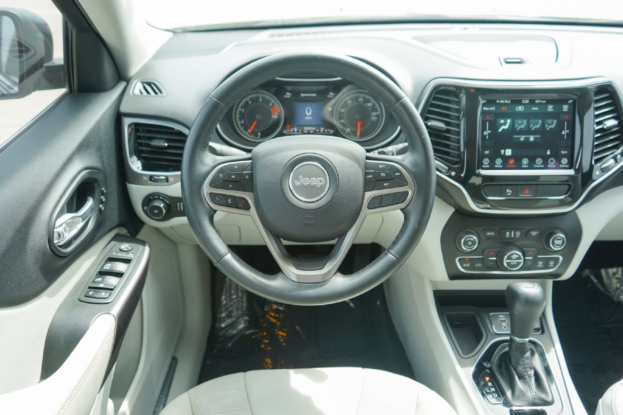 Used 2019 Jeep Cherokee Limited image 24