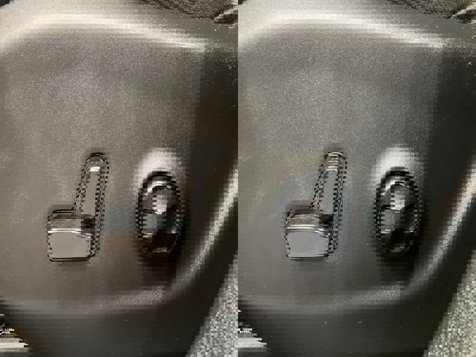 Used 2021 Jeep Cherokee Trailhawk w/ Comfort & Convenience Group image 11