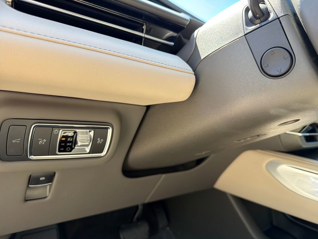 Used 2025 Lincoln Nautilus Premier image 17