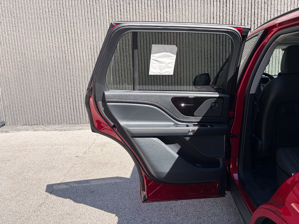 New 2026 Lincoln Aviator Reserve w/ Jet Appearance Package AWD/4WD image 23