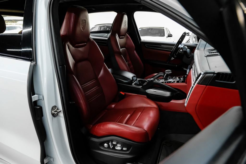 Used 2021 Porsche Cayenne GTS w/ Sport Chrono Package (8LH) AWD/4WD image 50