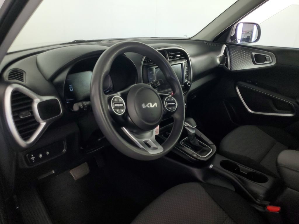Used 2025 Kia Soul LX FWD image 11