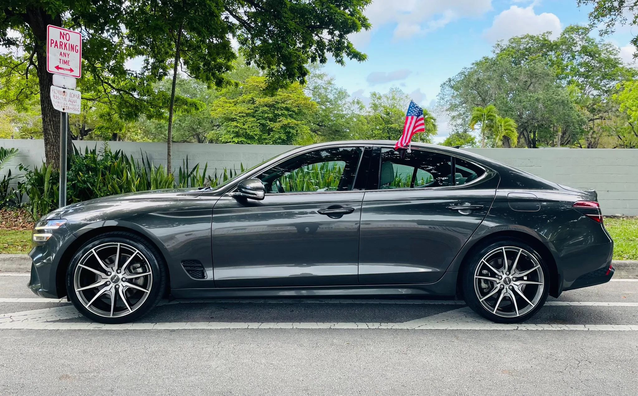 Used 2022 Genesis G70 2.0T w/ Prestige Package RWD image 2