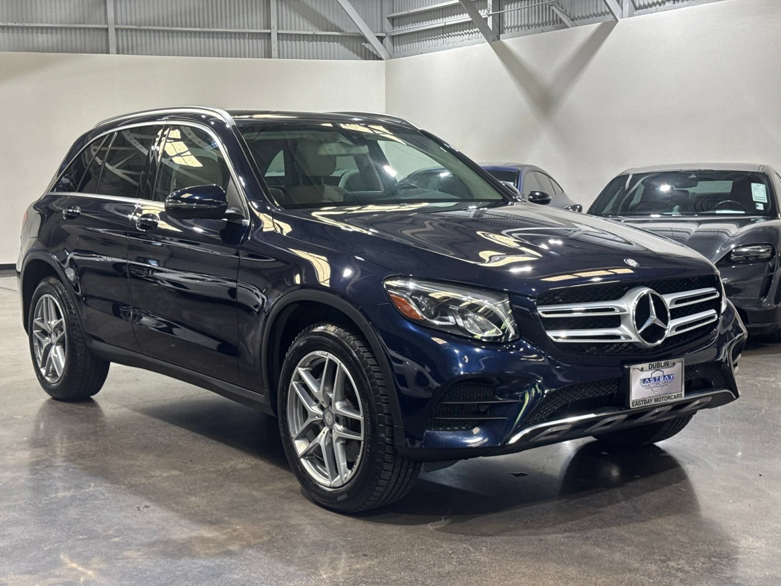 Used 2017 Mercedes-Benz GLC 300 4MATIC image 4