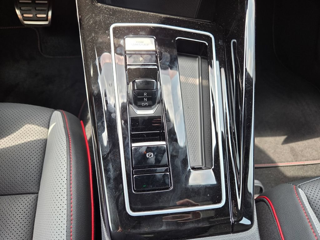 New 2026 Volkswagen GTI SE FWD image 17