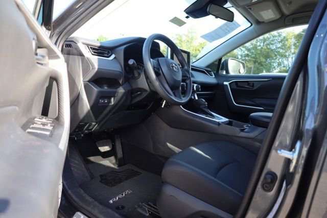 Used 2024 Toyota RAV4 LE image 11