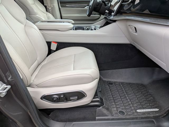 Used 2022 Jeep Wagoneer Series III w/ Premium Group I image 31