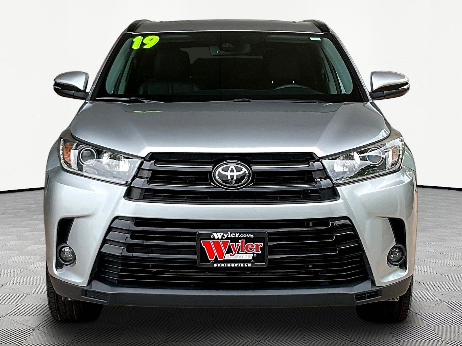 Used 2019 Toyota Highlander SE AWD/4WD image 2