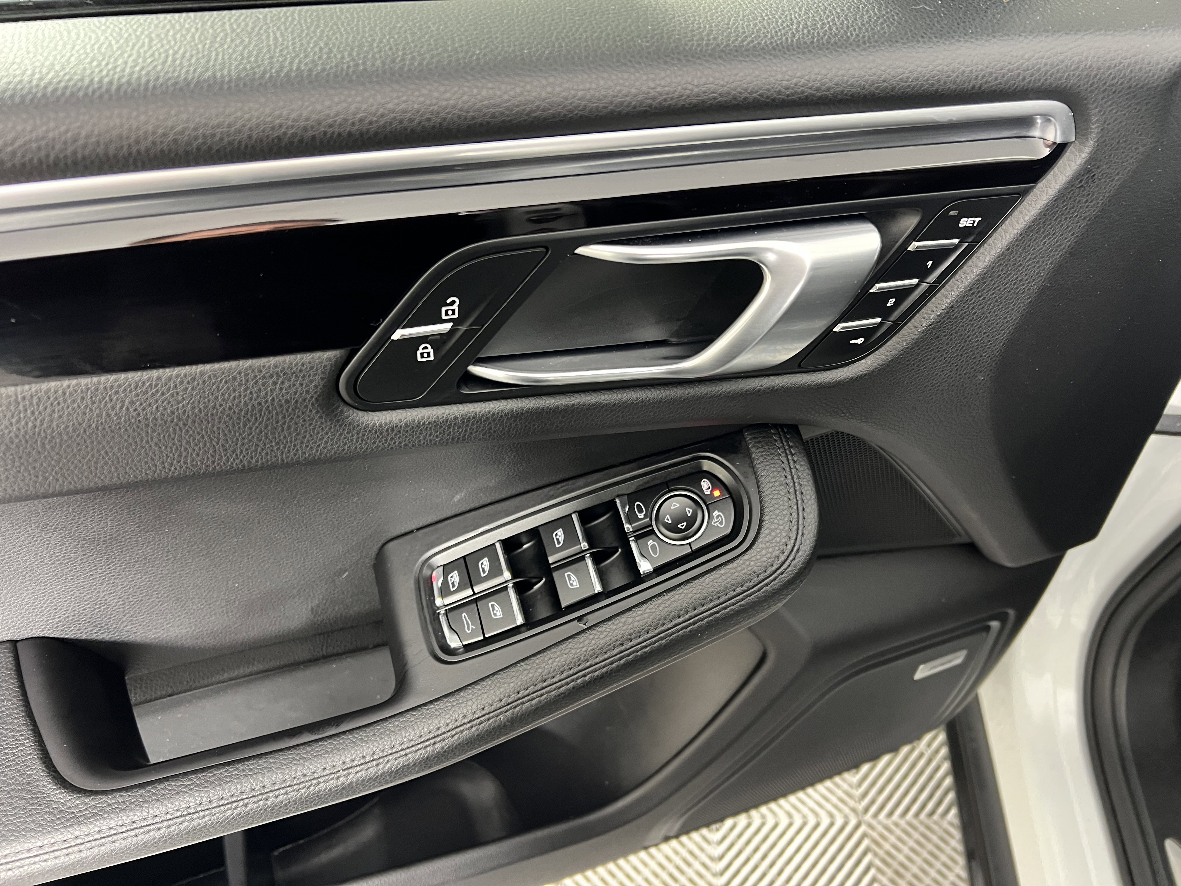 Used 2020 Porsche Macan S image 18