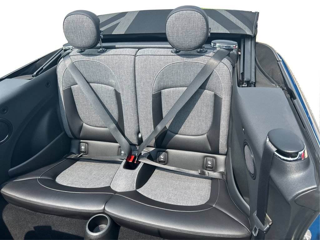 Used 2023 MINI Cooper S w/ Signature Upholstery Package FWD image 13