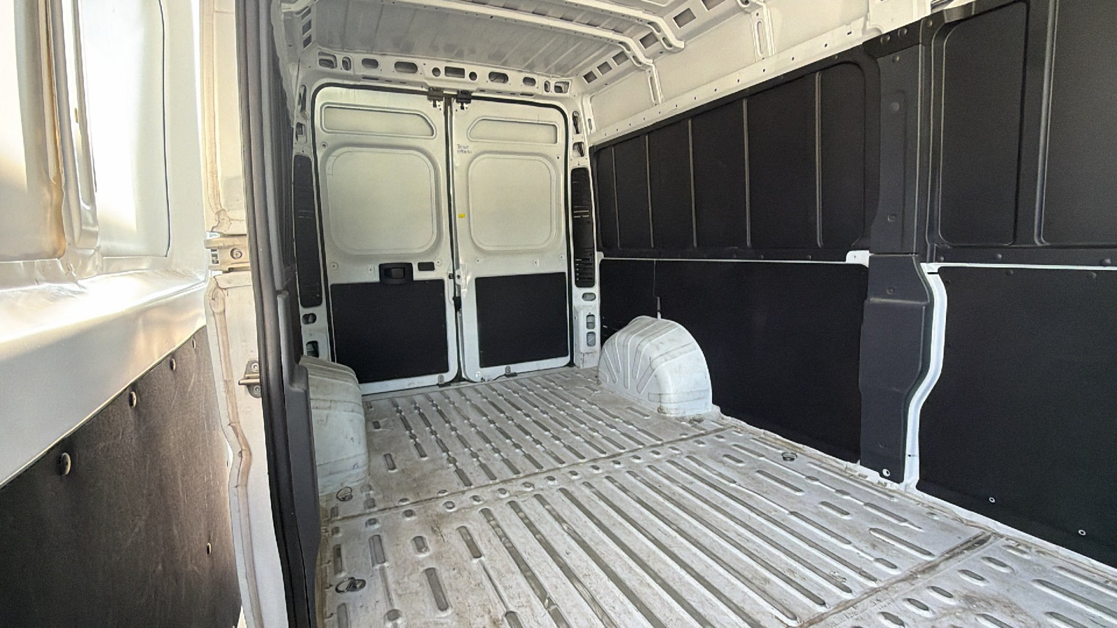 Used 2024 RAM ProMaster 2500 w/ Convenience Group FWD image 14