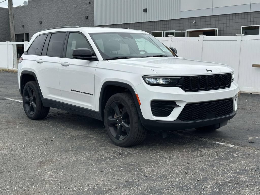 Used 2023 Jeep Grand Cherokee Altitude AWD/4WD image 1